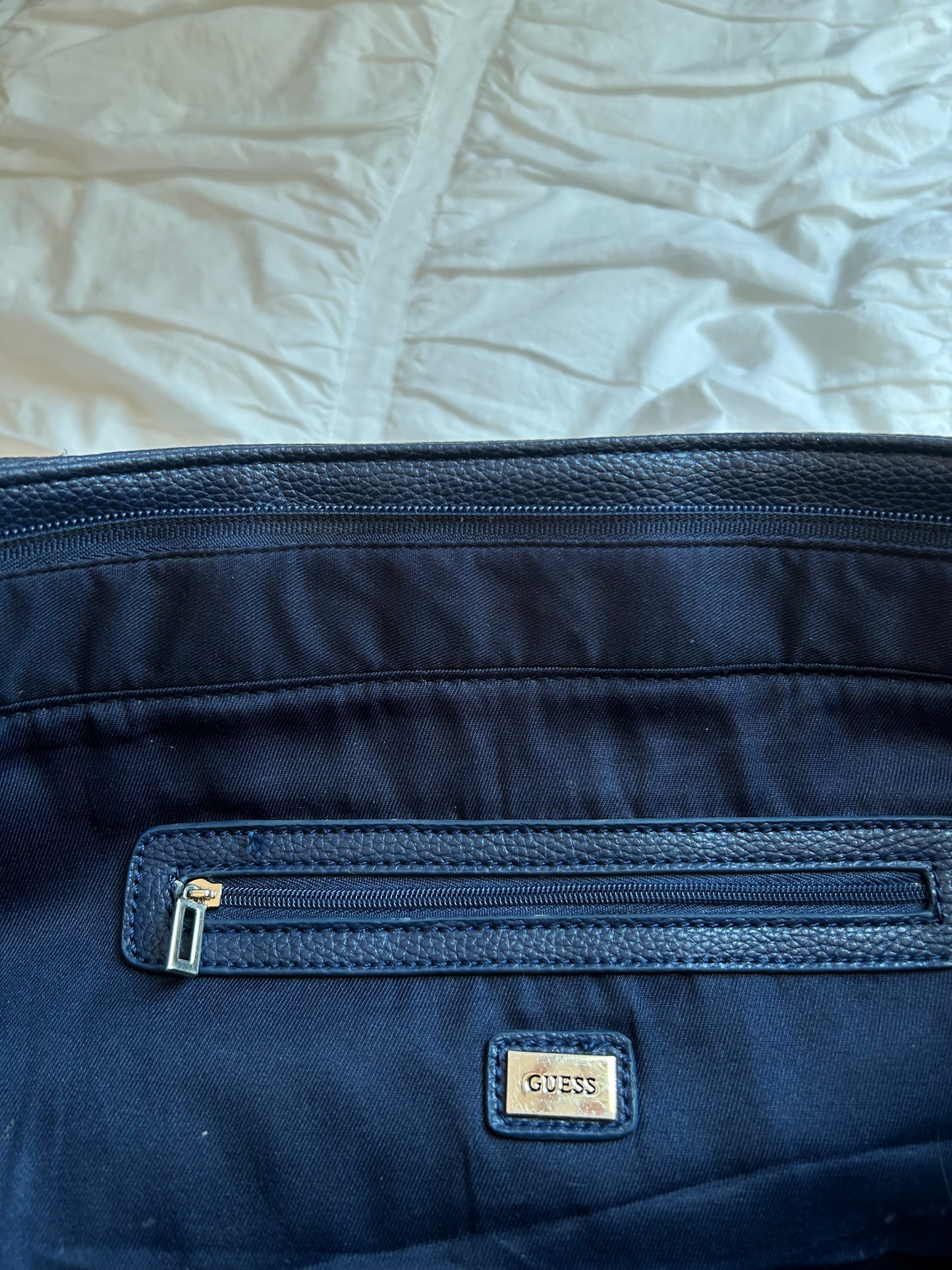 Große Guess Tasche Navy/Weiß/Schwarz