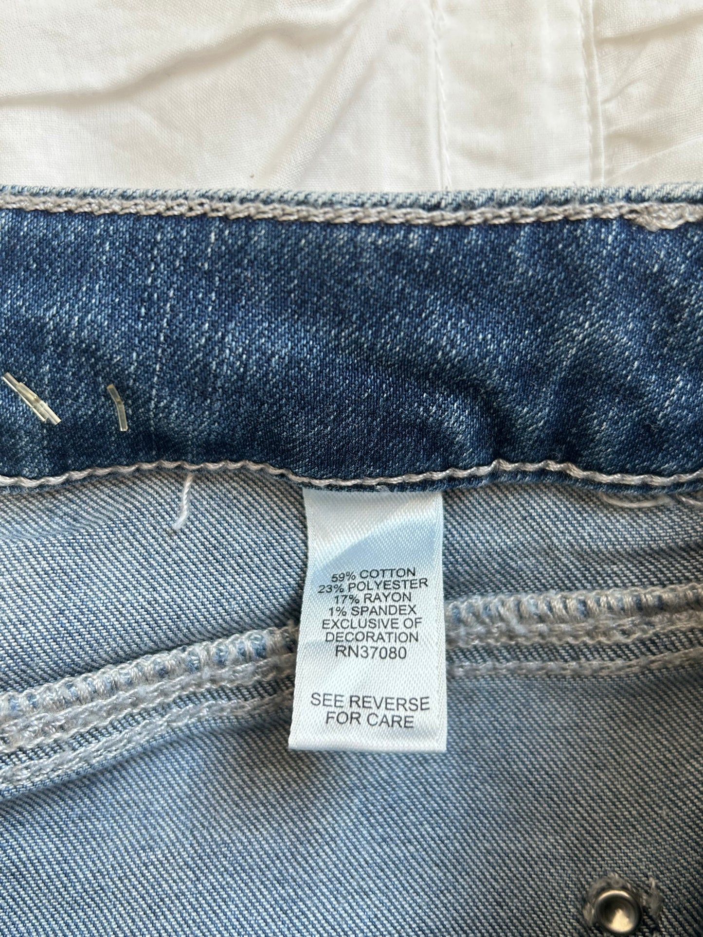 Vintage EST. 1946 Denim Jeans – Ornament-Stickerei & Strass