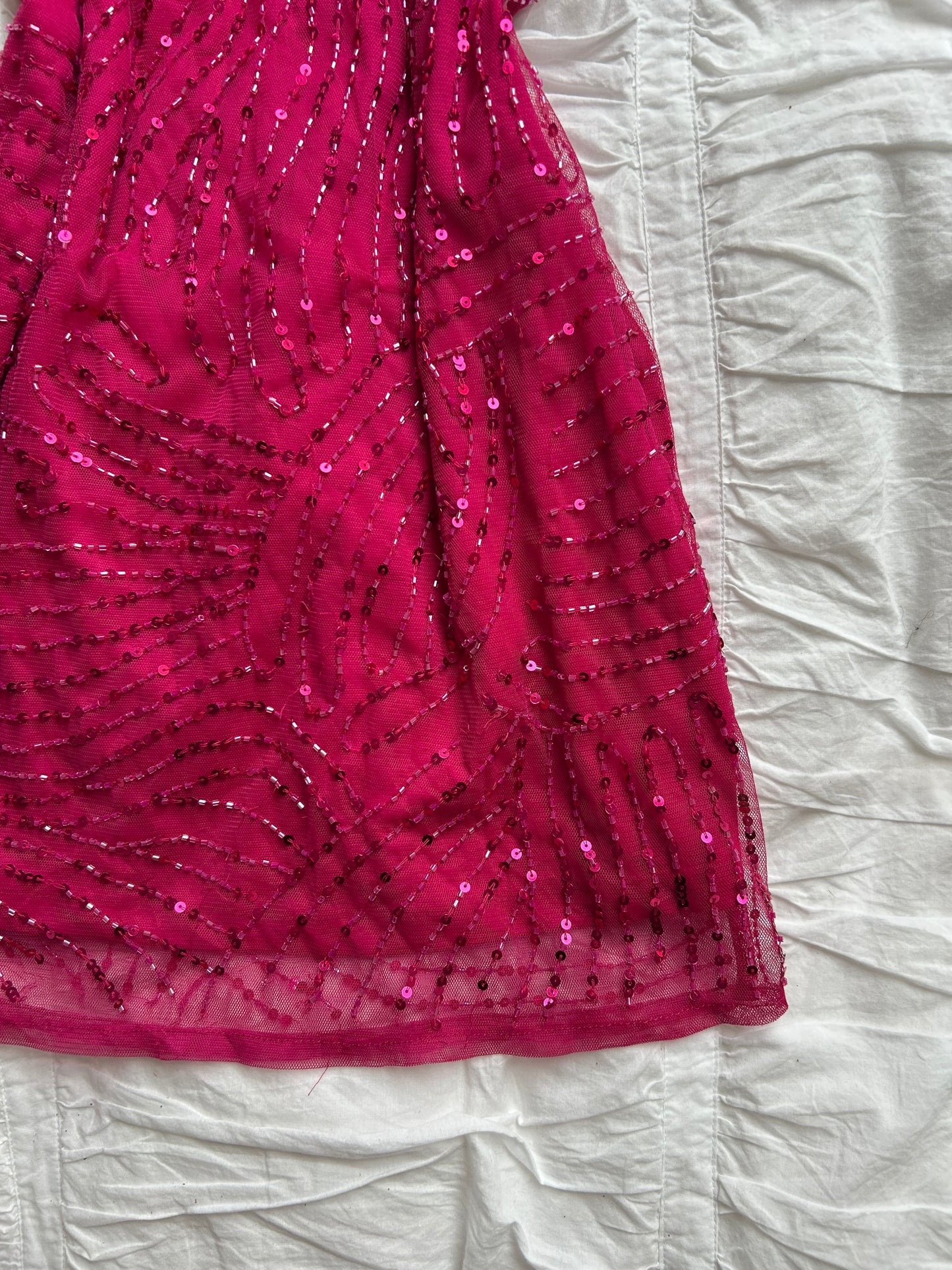 Elegantes Pink Pailletten-Minikleid mit Wasserfall-Ausschnitt