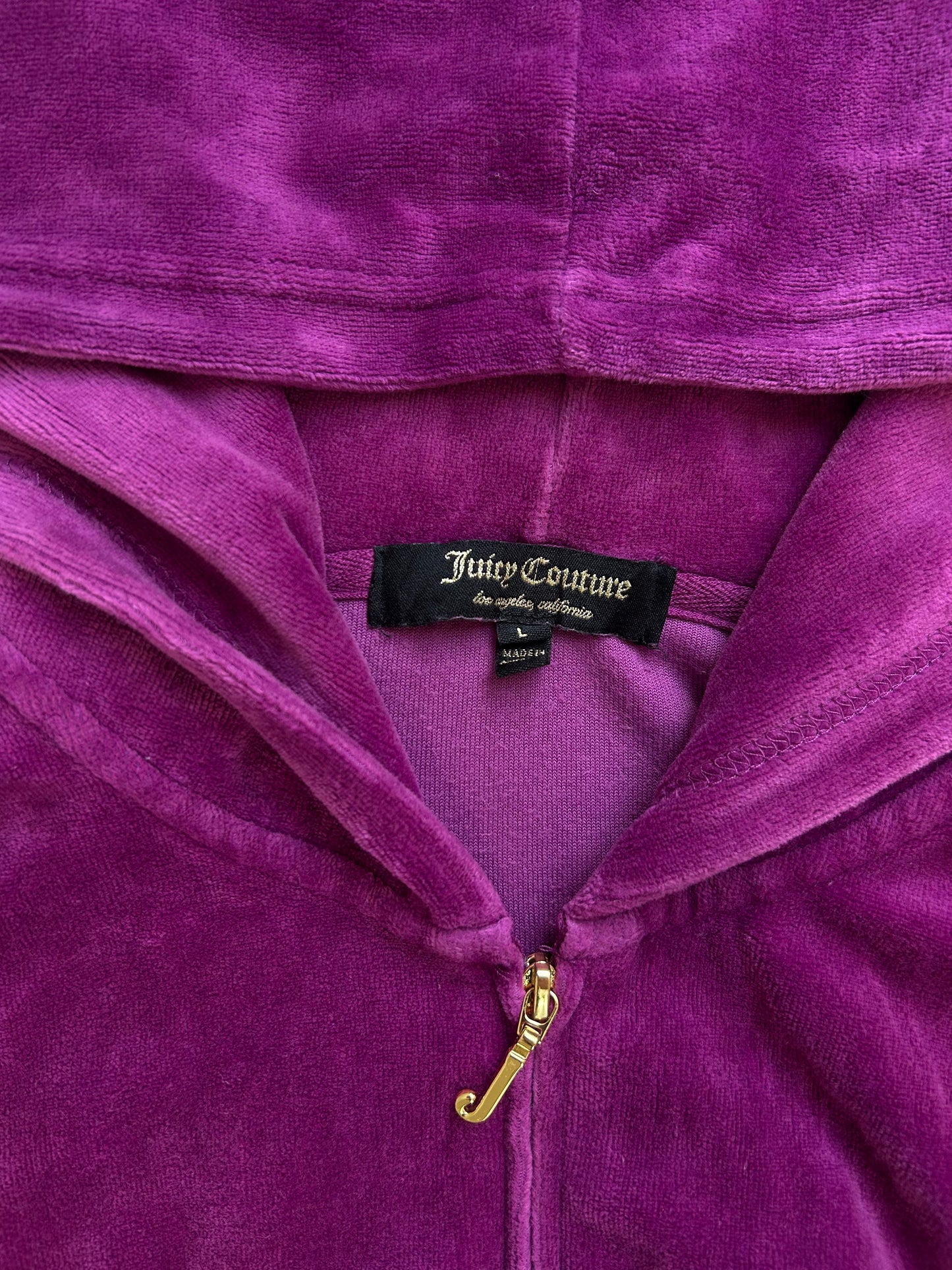Vintage Juicy Couture Velours-Set in Violett – Floraler Rückenprint & Strass