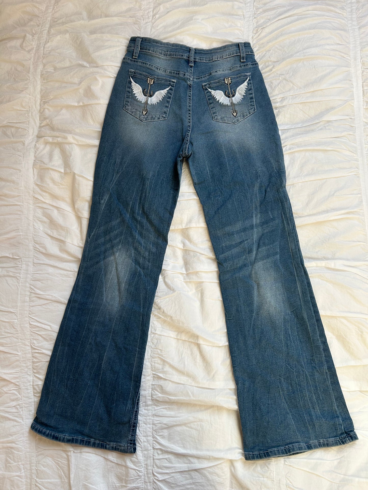 Vintage Y2K Flare Jeans – Angel Wings & Arrow Stickerei-Still Alive