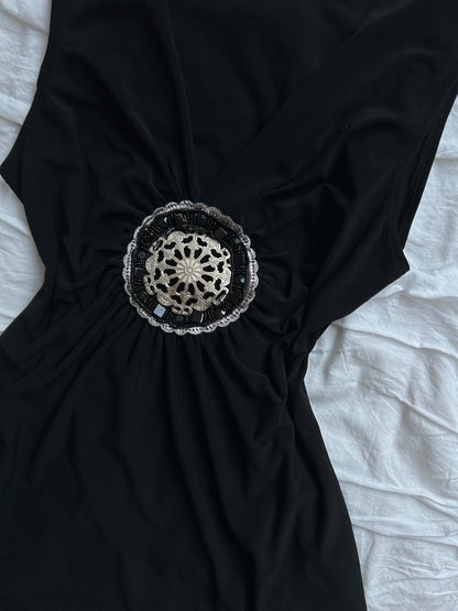Suzy Shier Top V-Ausschnitt & Statement-Applikation