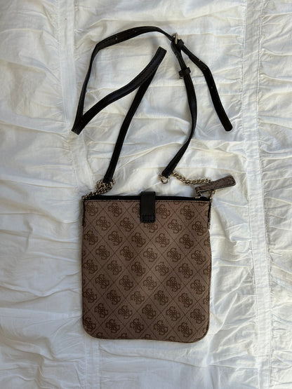 Vintage Guess Crossbody Tasche Klassischer Logo-Print