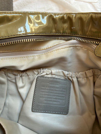 Vintage Coach Schultertasche Olivegrünes Lackleder