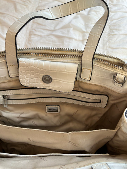 Vintage Guess Handtasche Weißer Croco-Look & Silber-Hardware