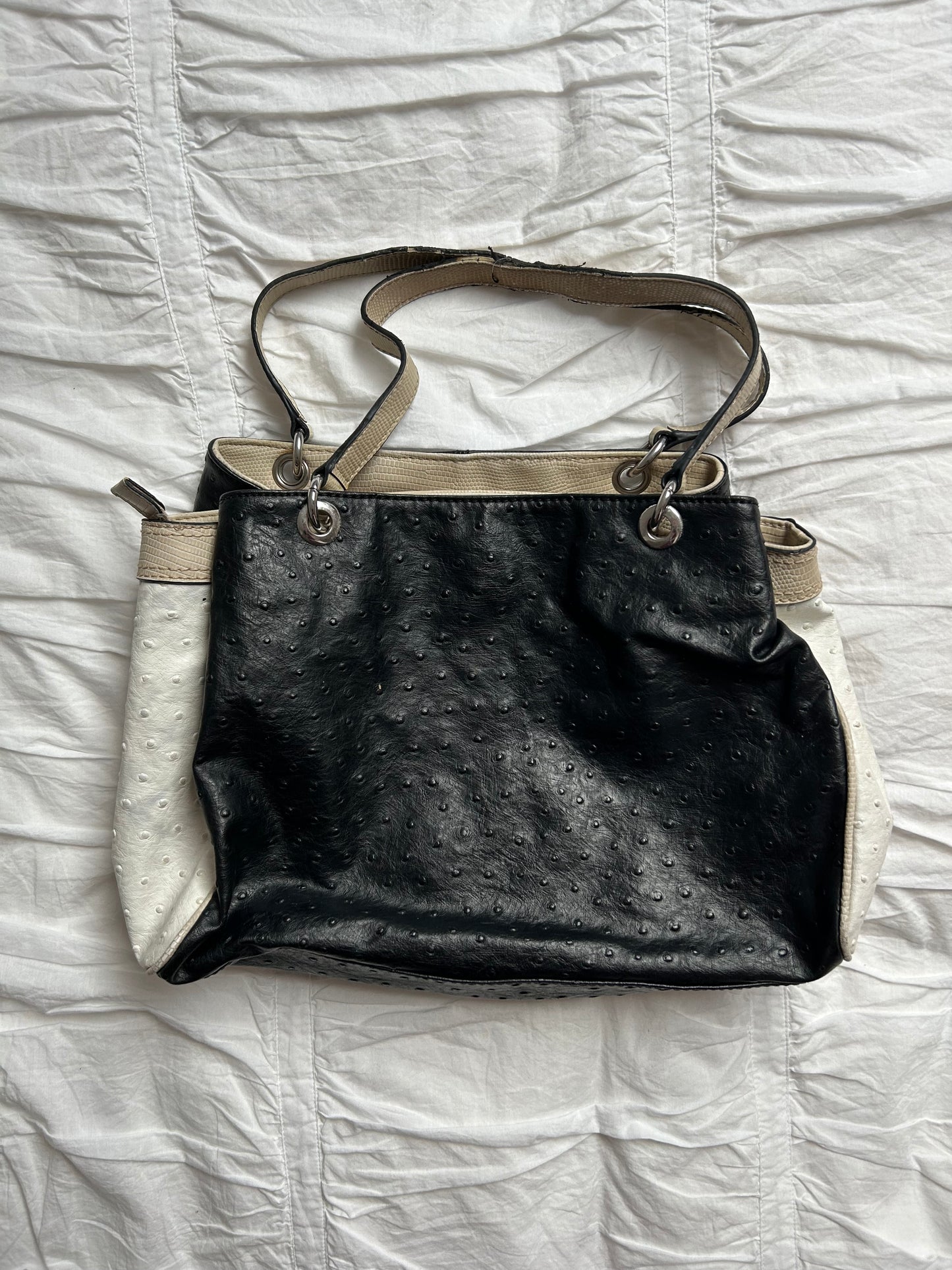 Guess Schultertasche Straußen-Optik & Strass-Schleife (Y2K Style)