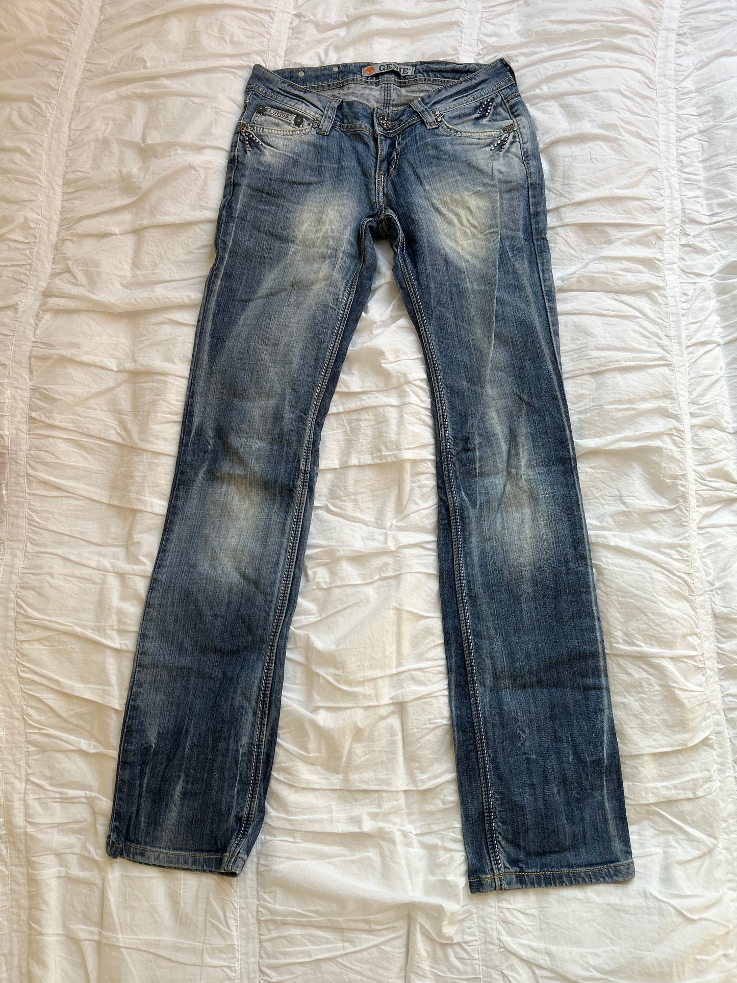 Vintage Genie Jeans Rockstar Style mit Flügel-Stickerei-Still Alive