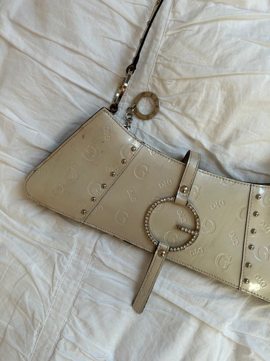 Vintage Guess Schultertasche Creme Lackleder mit Strass-G & Nieten