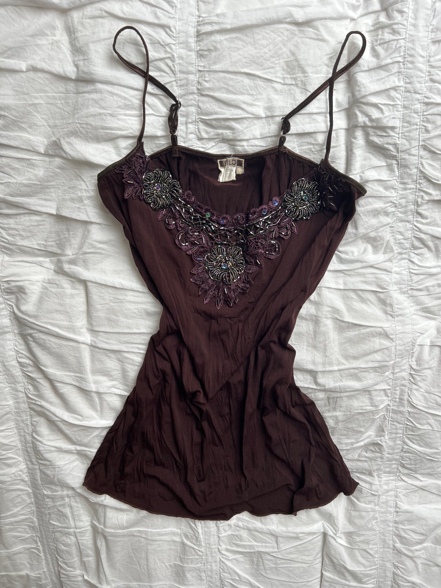 Vintage FILO Top – Perlen-Stickerei & V-Ausschnitt