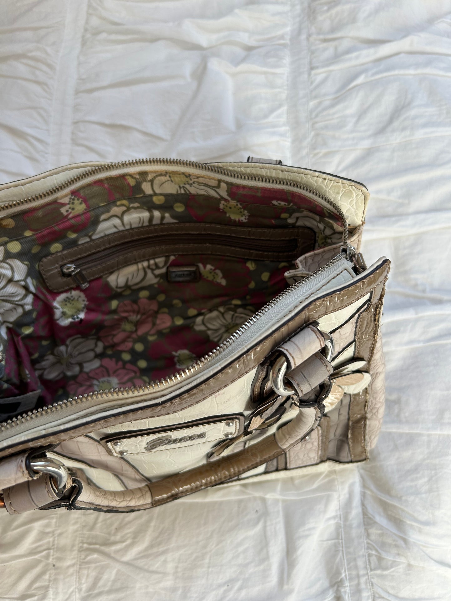 Vintage Guess Handtasche Romantisches Blumen-Design