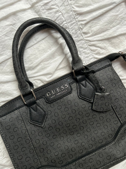 Klassische Guess Handtasche Schwarz/Grau mit Logo-Print & Silber-Details