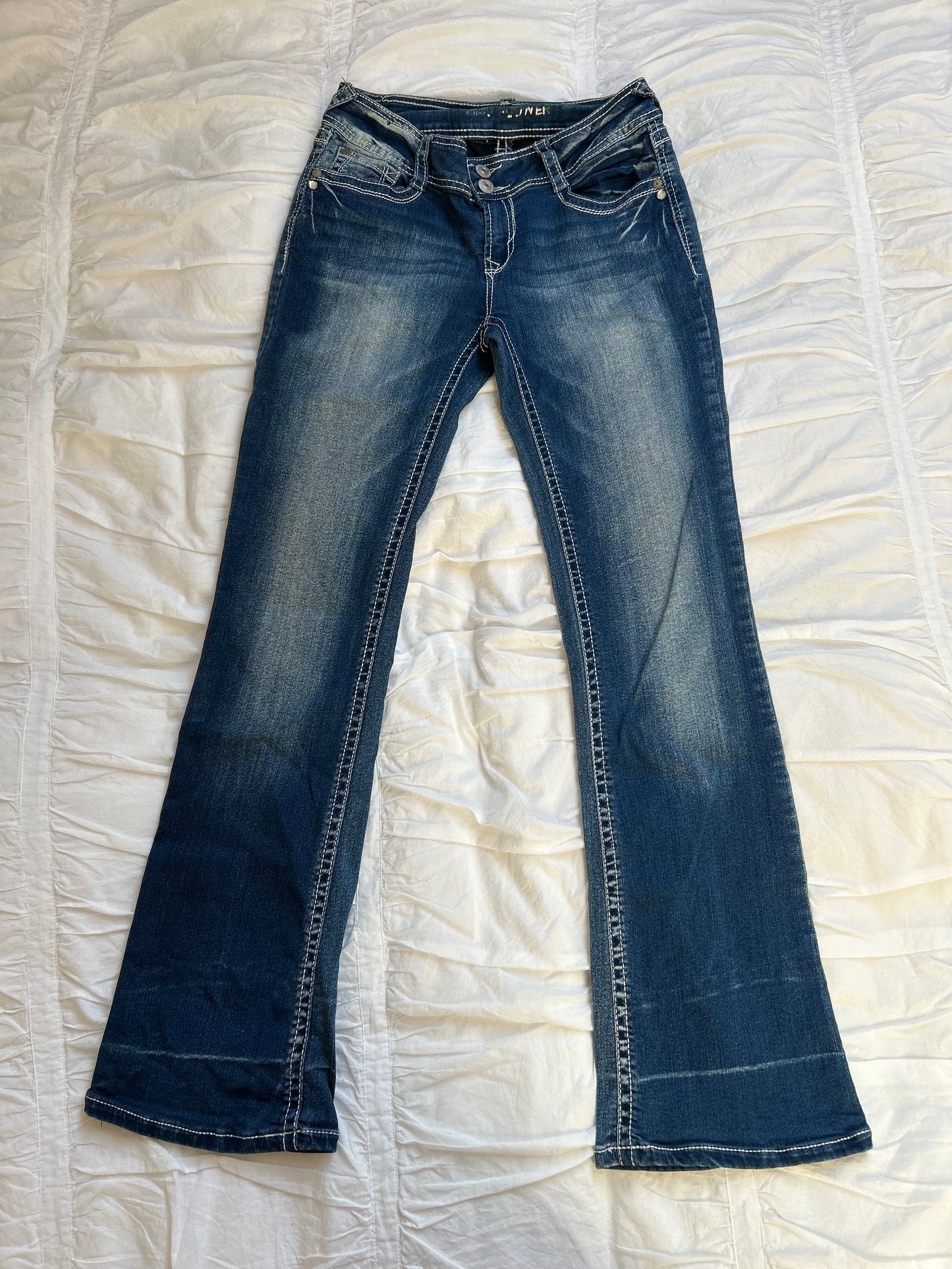 Vintage WallFlower Denim mit Stickerei