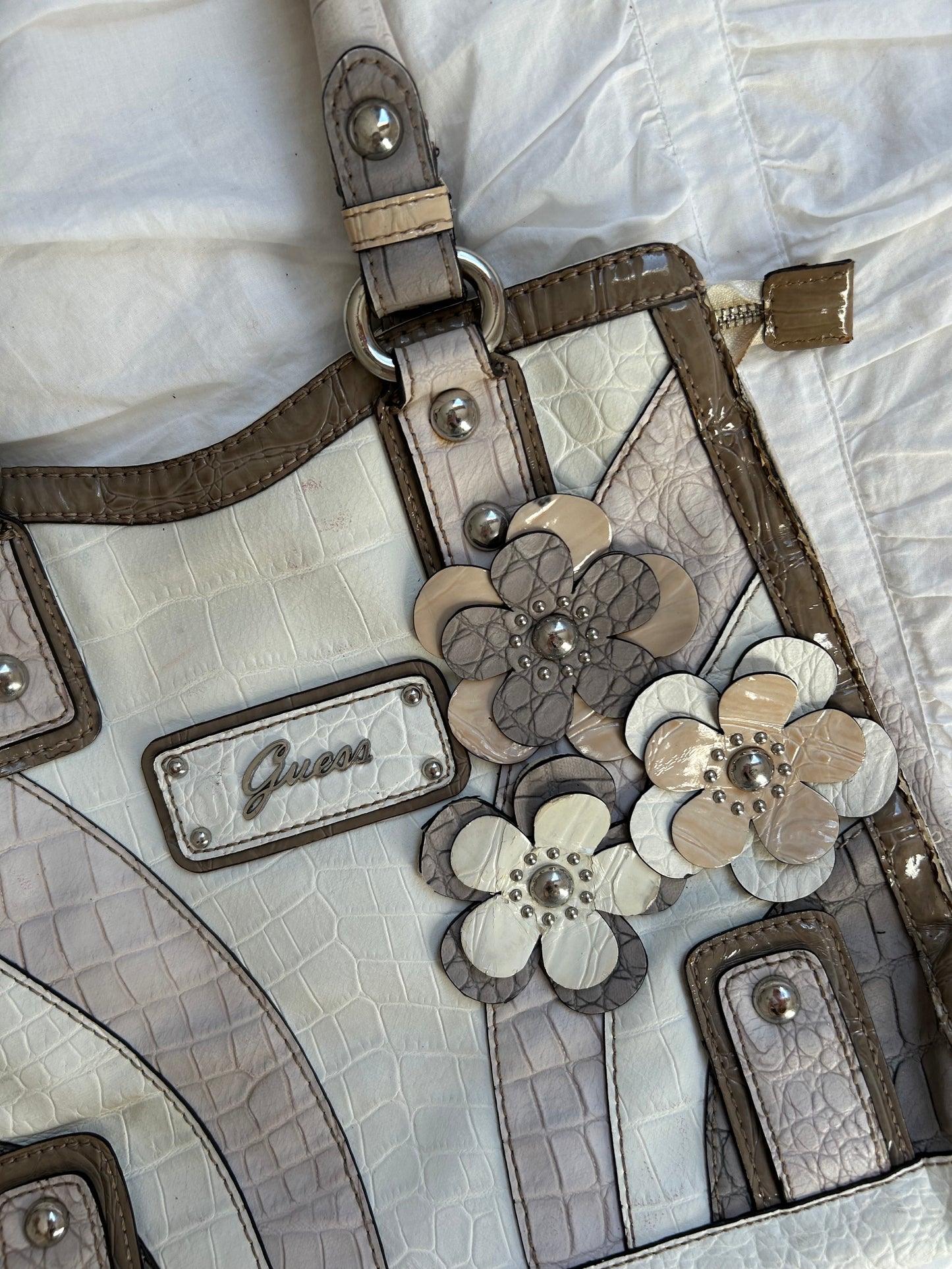 Vintage Guess Handtasche Romantisches Blumen-Design