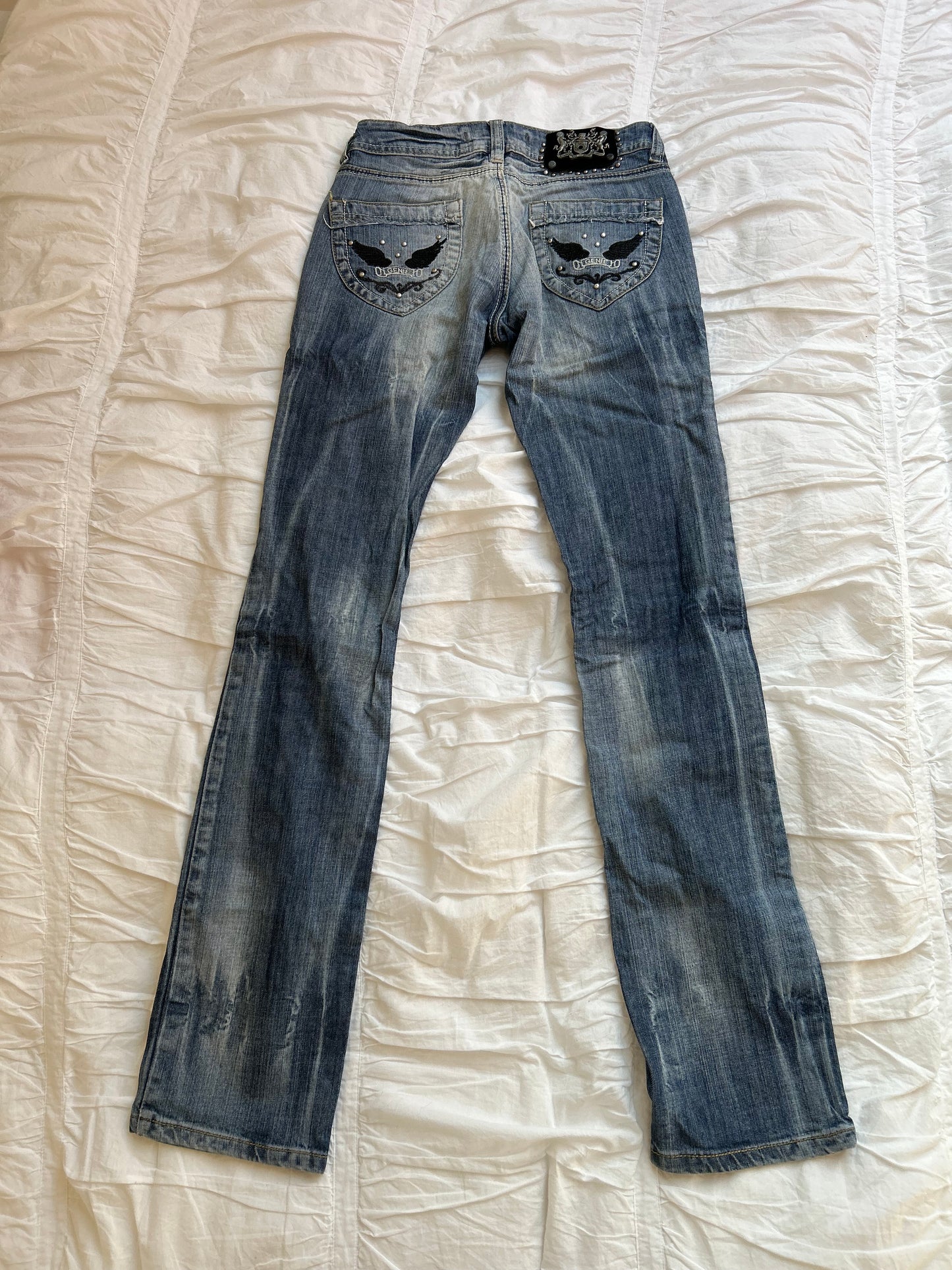 Vintage Genie Jeans Rockstar Style mit Flügel-Stickerei-Still Alive