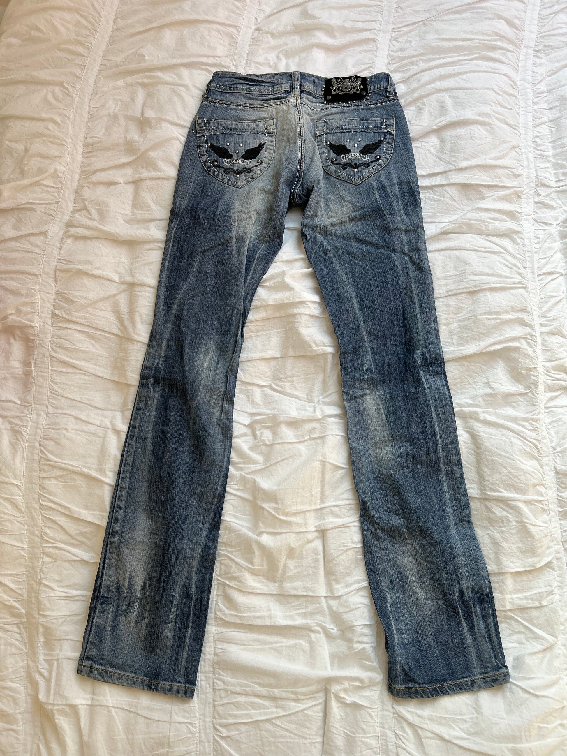 Vintage Genie Jeans Rockstar Style mit Flügel-Stickerei-Still Alive