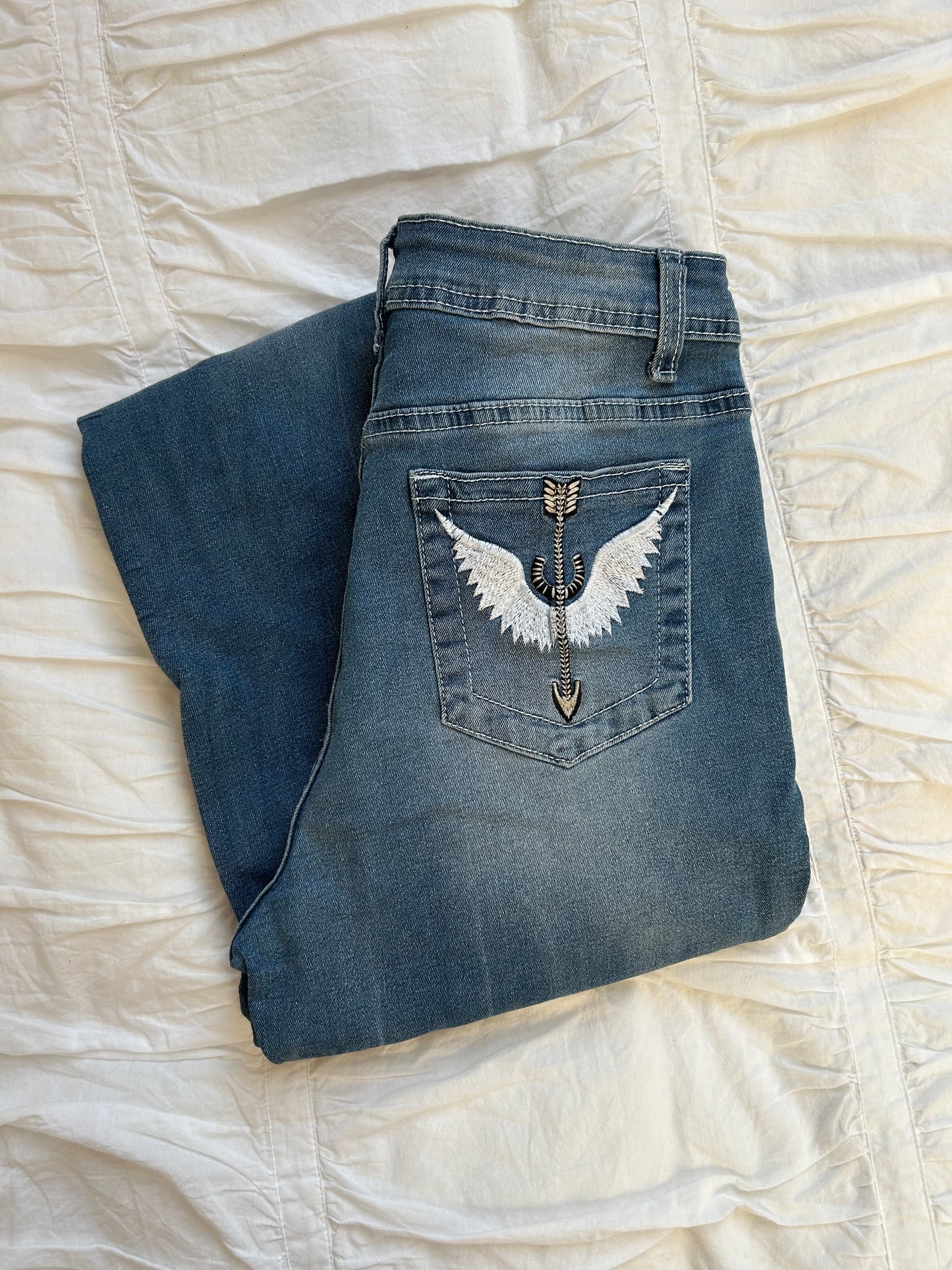 Vintage Y2K Flare Jeans – Angel Wings & Arrow Stickerei-Still Alive