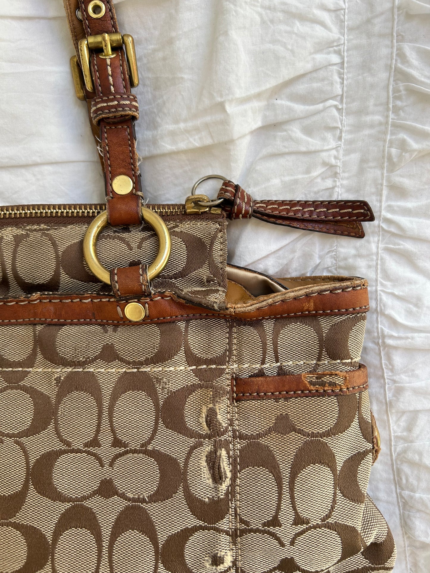Vintage Coach Schultertasche – Ikonisches Signature-Canvas in Braun