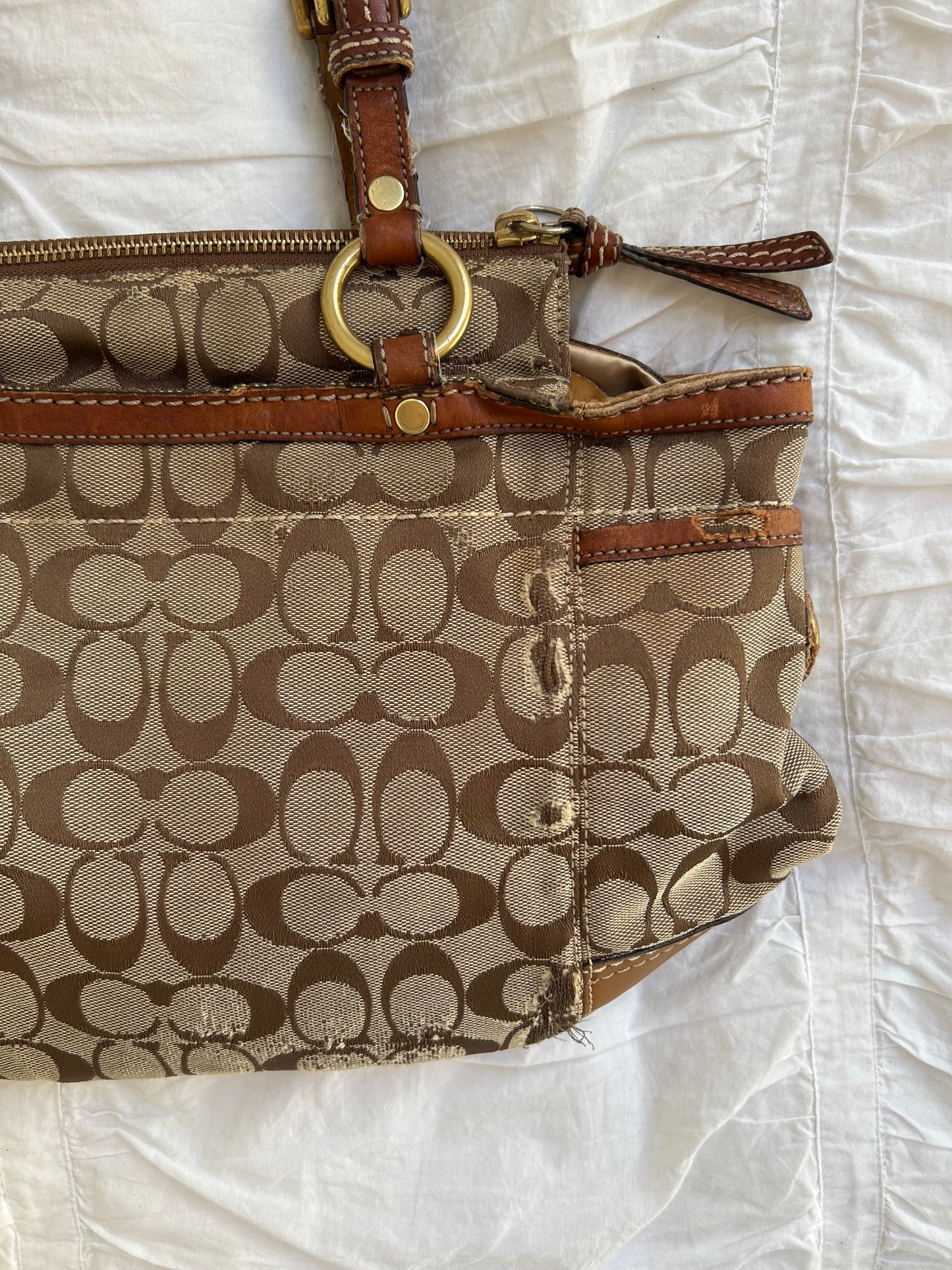 Vintage Coach Schultertasche – Ikonisches Signature-Canvas in Braun