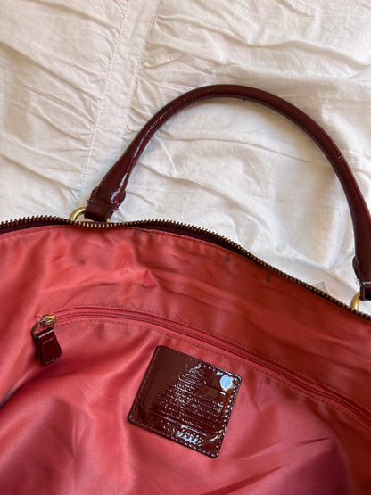 Elegante Coach Handtasche Burgunderrotes Lackleder & Gold-Details