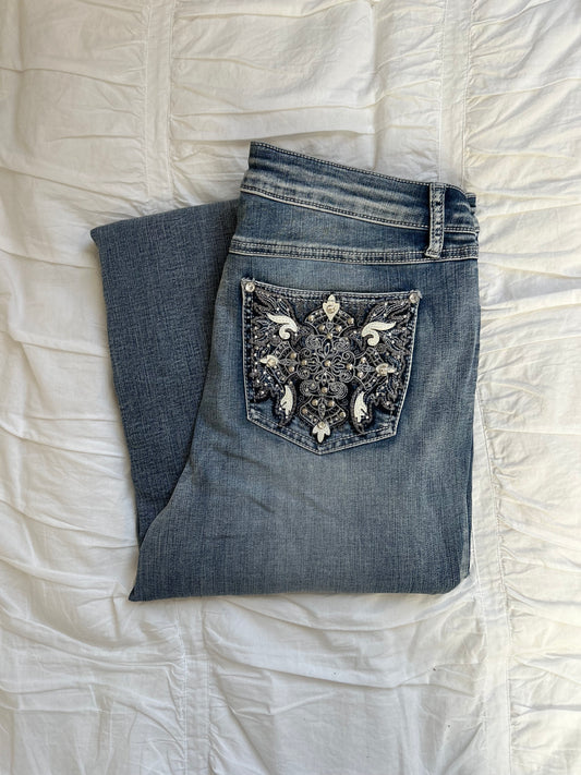 Vintage EST. 1946 Denim Jeans – Ornament-Stickerei & Strass