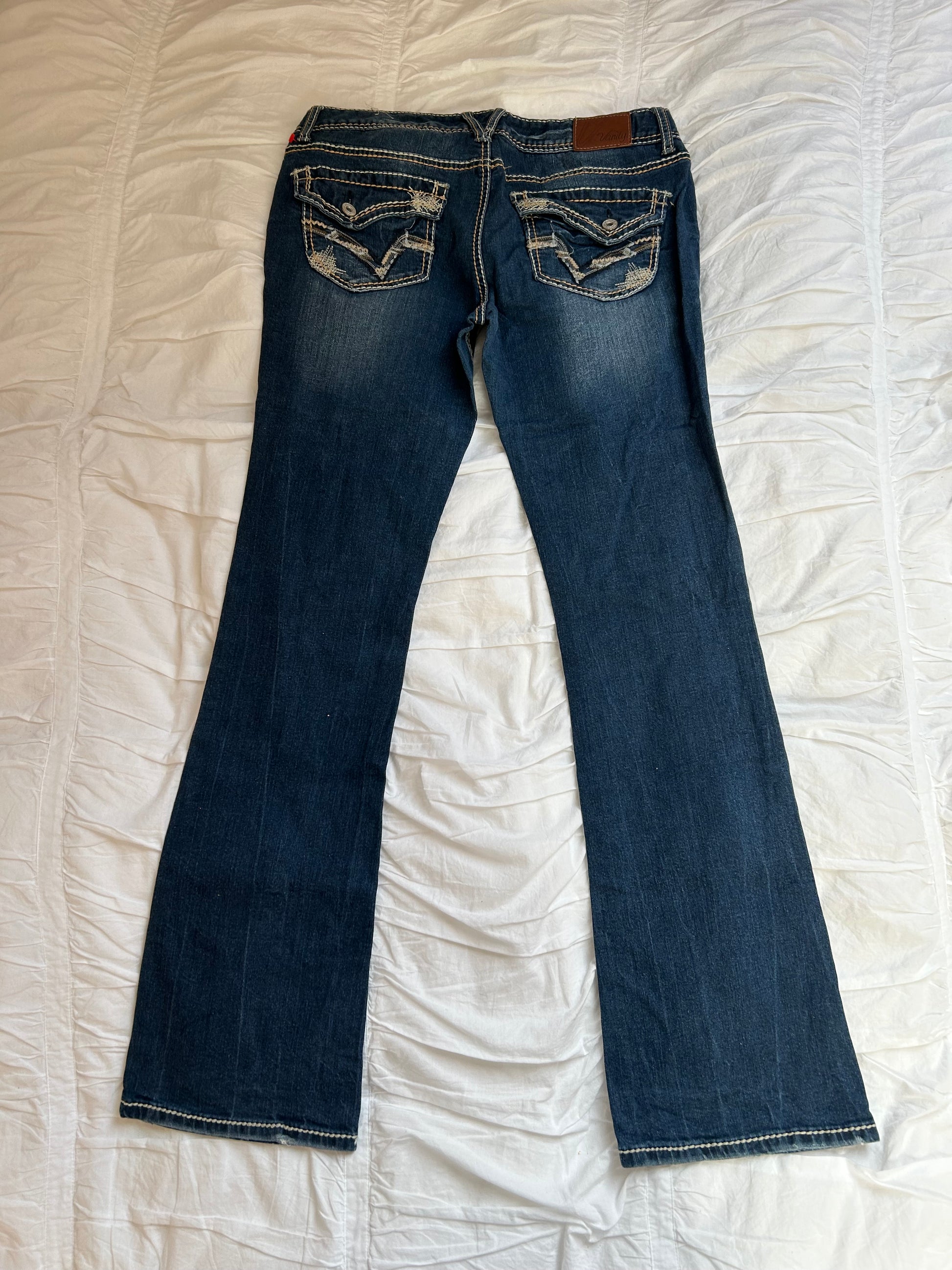 Vintage Premium Vanity Flare Jeans – Kontrastnähte & V-Design Stickerei-Still Alive
