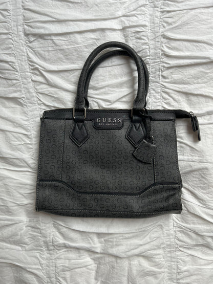 Klassische Guess Handtasche Schwarz/Grau mit Logo-Print & Silber-Details