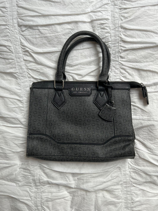 Klassische Guess Handtasche Schwarz/Grau mit Logo-Print & Silber-Details