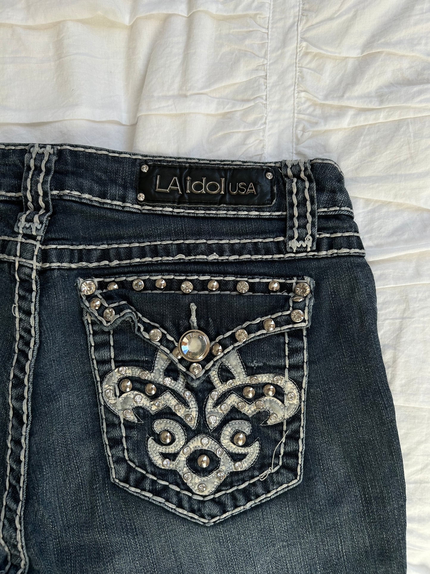 Vintage L.A. Idol USA Flare Jeans – Ornament-Stickerei & Strass-Still Alive