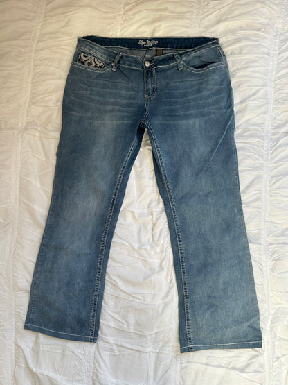 Vintage Love Indigo Premium Jeans – Fleur-de-lis-Stickerei & Strass-Still Alive