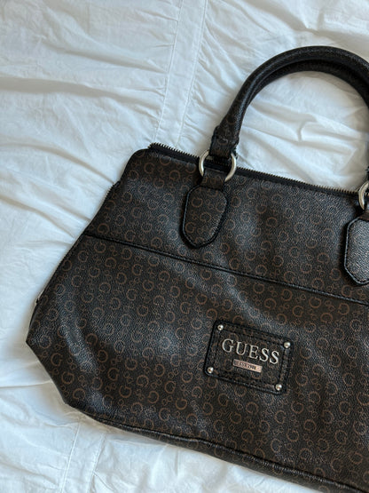 Guess Handtasche Dunkelbraunes Logo-Muster & Leopard-Innenfutter