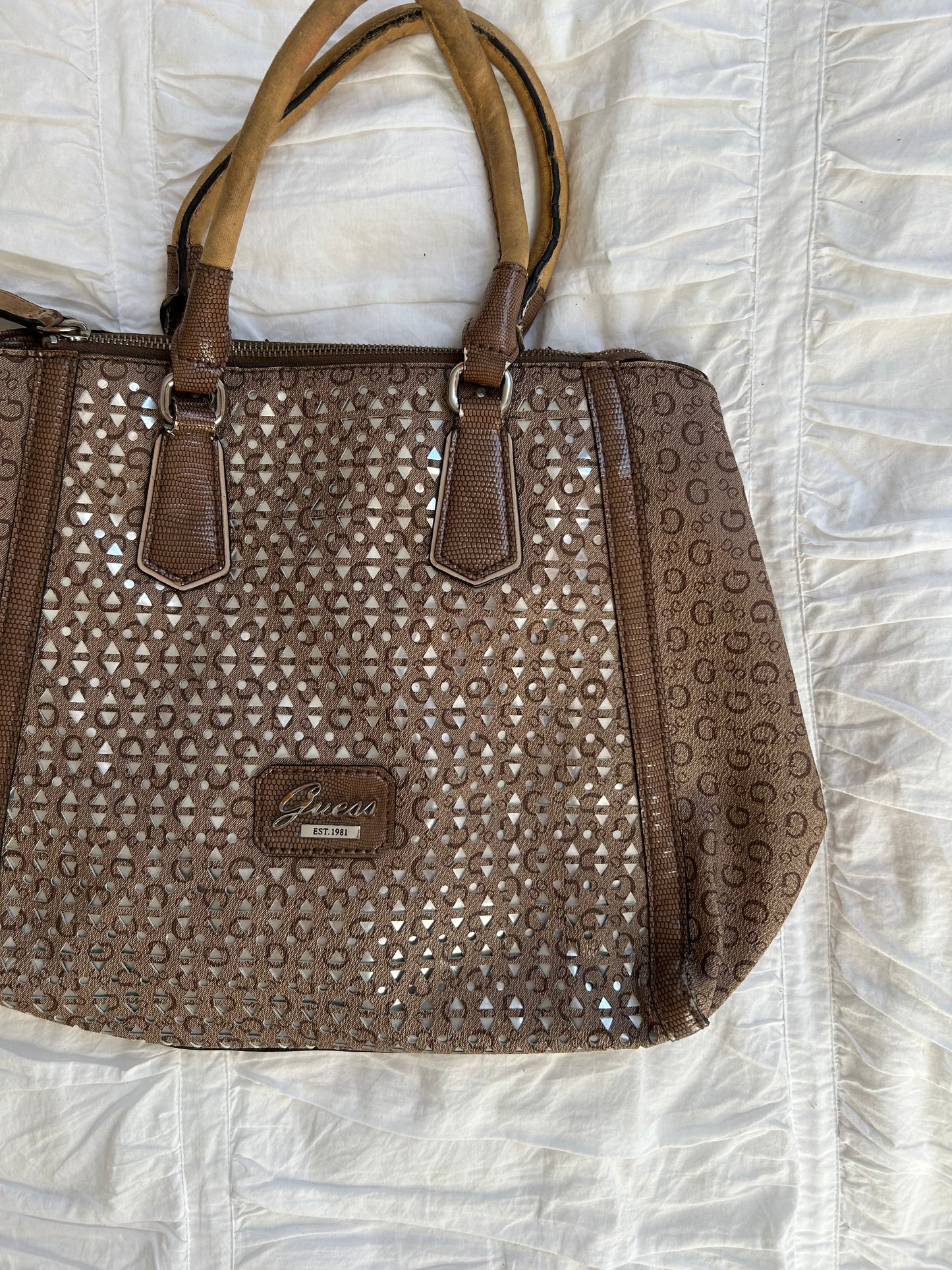 Vintage Guess Handtasche Metallic-Details & Logo-Print