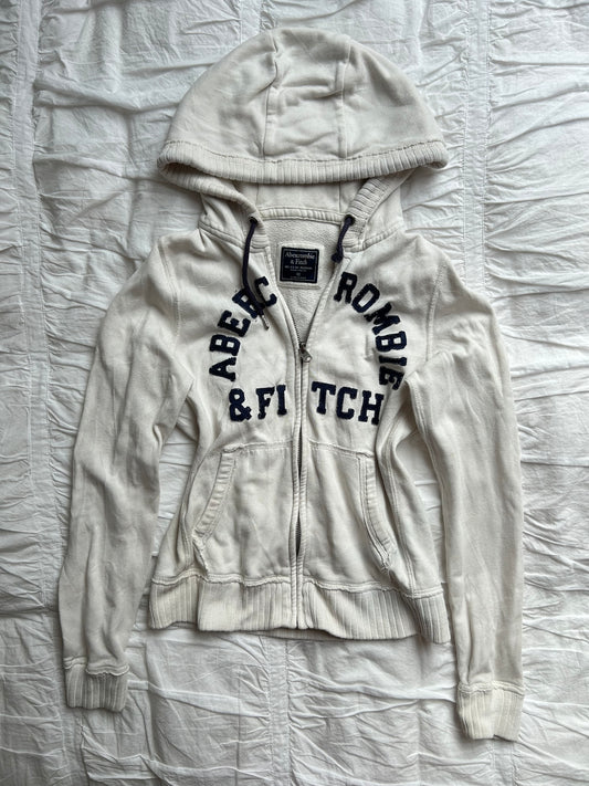 Weiße Abercrombie & Fitch Sweatshirtjacke mit dunkelblauem Logo-Schriftzug
