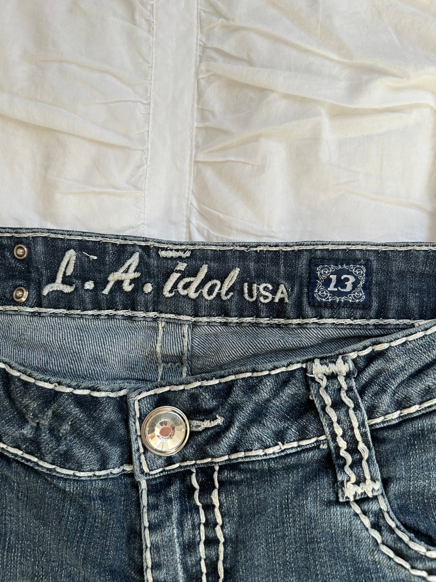 Vintage L.A. Idol USA Flare Jeans – Ornament-Stickerei & Strass-Still Alive