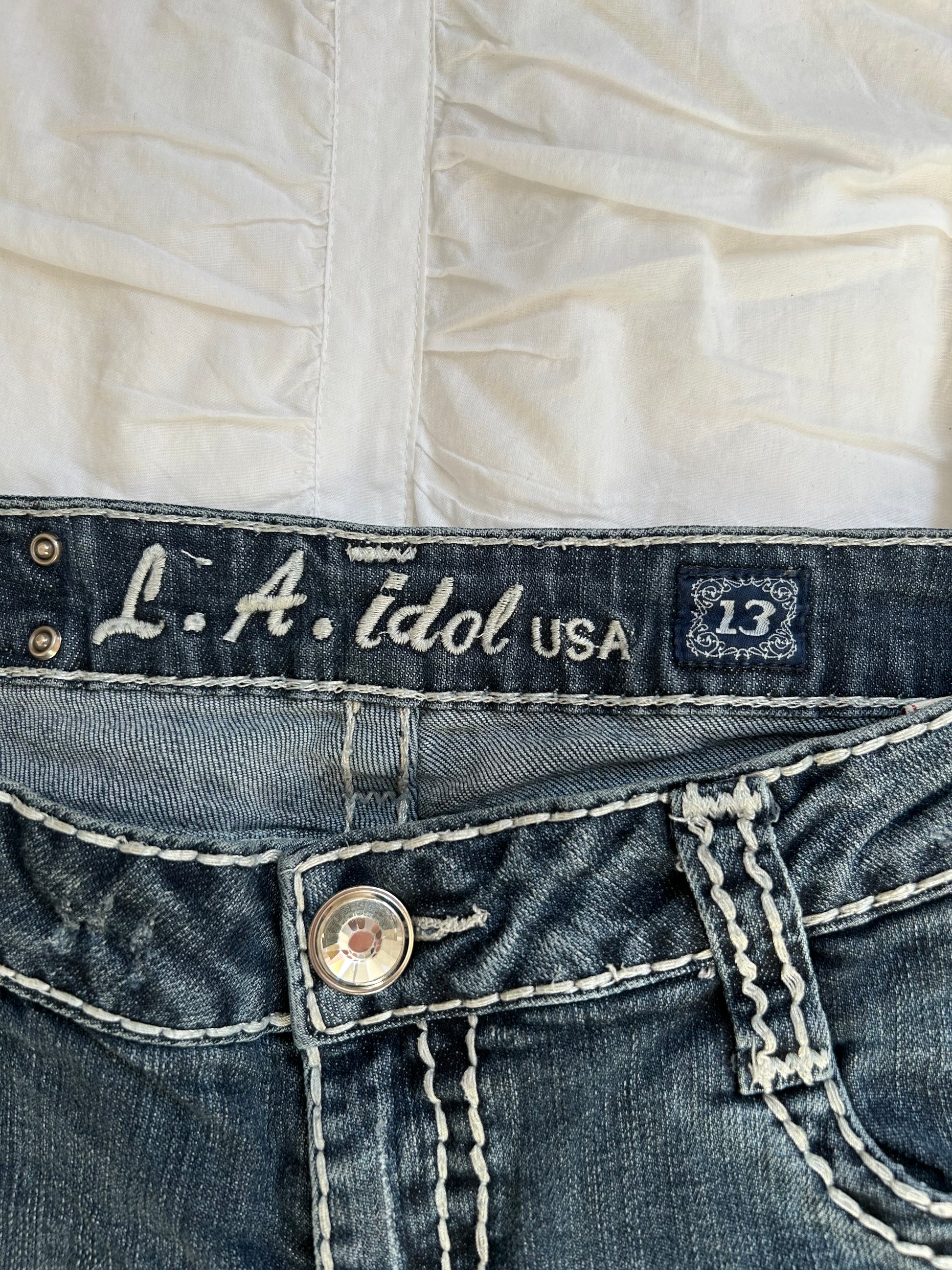 Vintage L.A. Idol USA Flare Jeans – Ornament-Stickerei & Strass-Still Alive