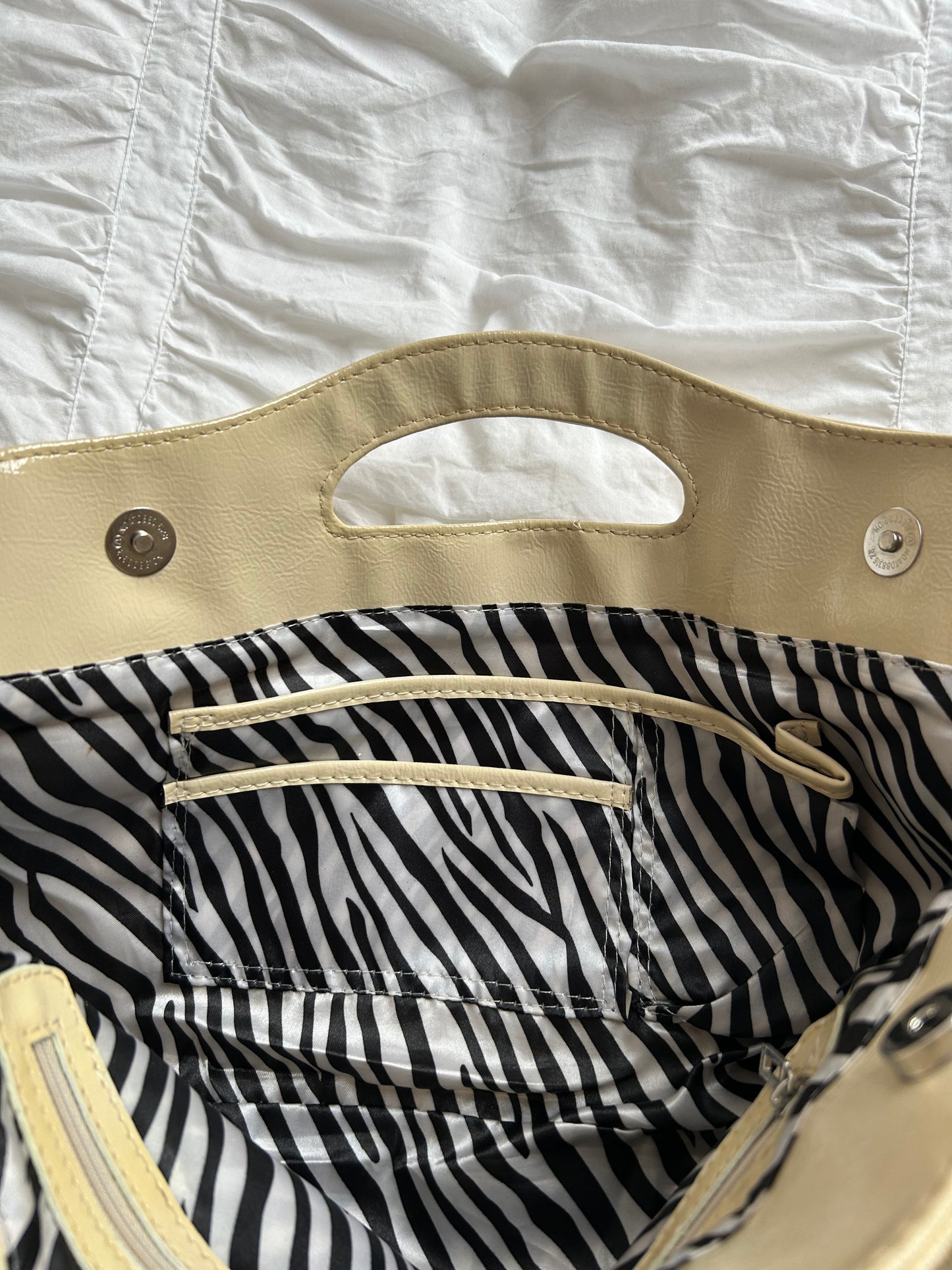 Vintage Guess Clutch Beige Lack-Optik