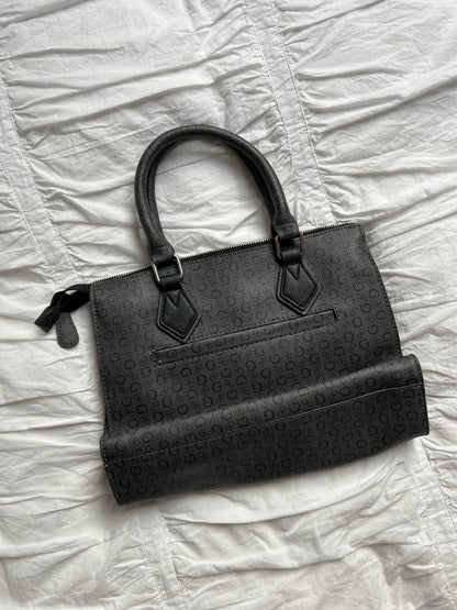 Klassische Guess Handtasche Schwarz/Grau mit Logo-Print & Silber-Details