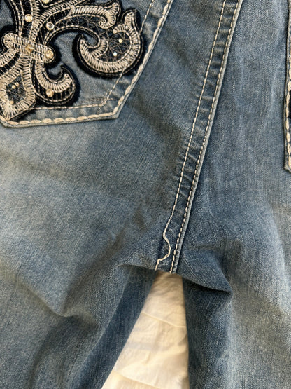 Vintage Love Indigo Premium Jeans – Fleur-de-lis-Stickerei & Strass-Still Alive