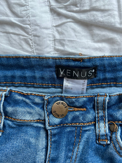 Vintage VENUS Flare Jeans – Florale Stickerei am Beinsaum-Still Alive