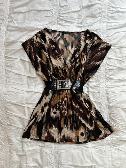 Vintage Agenda Top – Ikat-Muster & Lackgürtel
