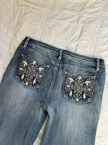 Vintage EST. 1946 Denim Jeans – Ornament-Stickerei & Strass