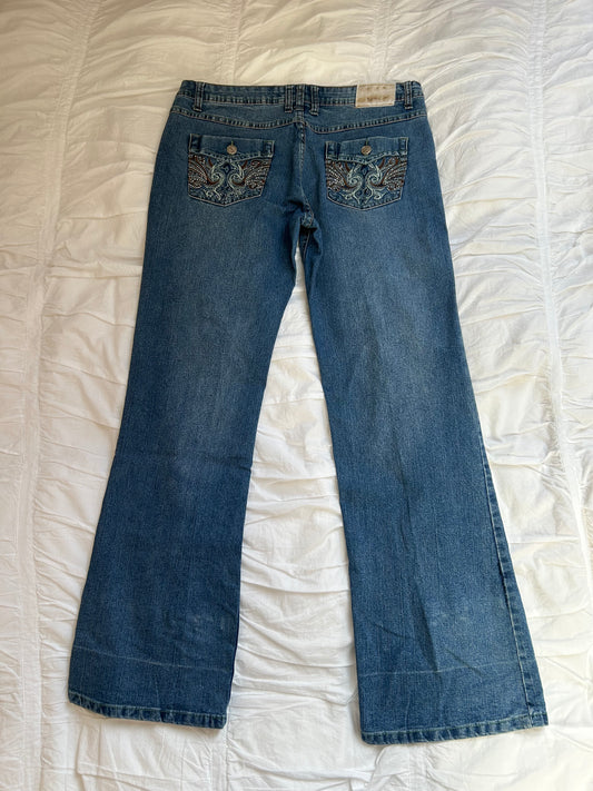 Vintage Richcow Flare Jeans – Tribal-Stickerei & Nieten