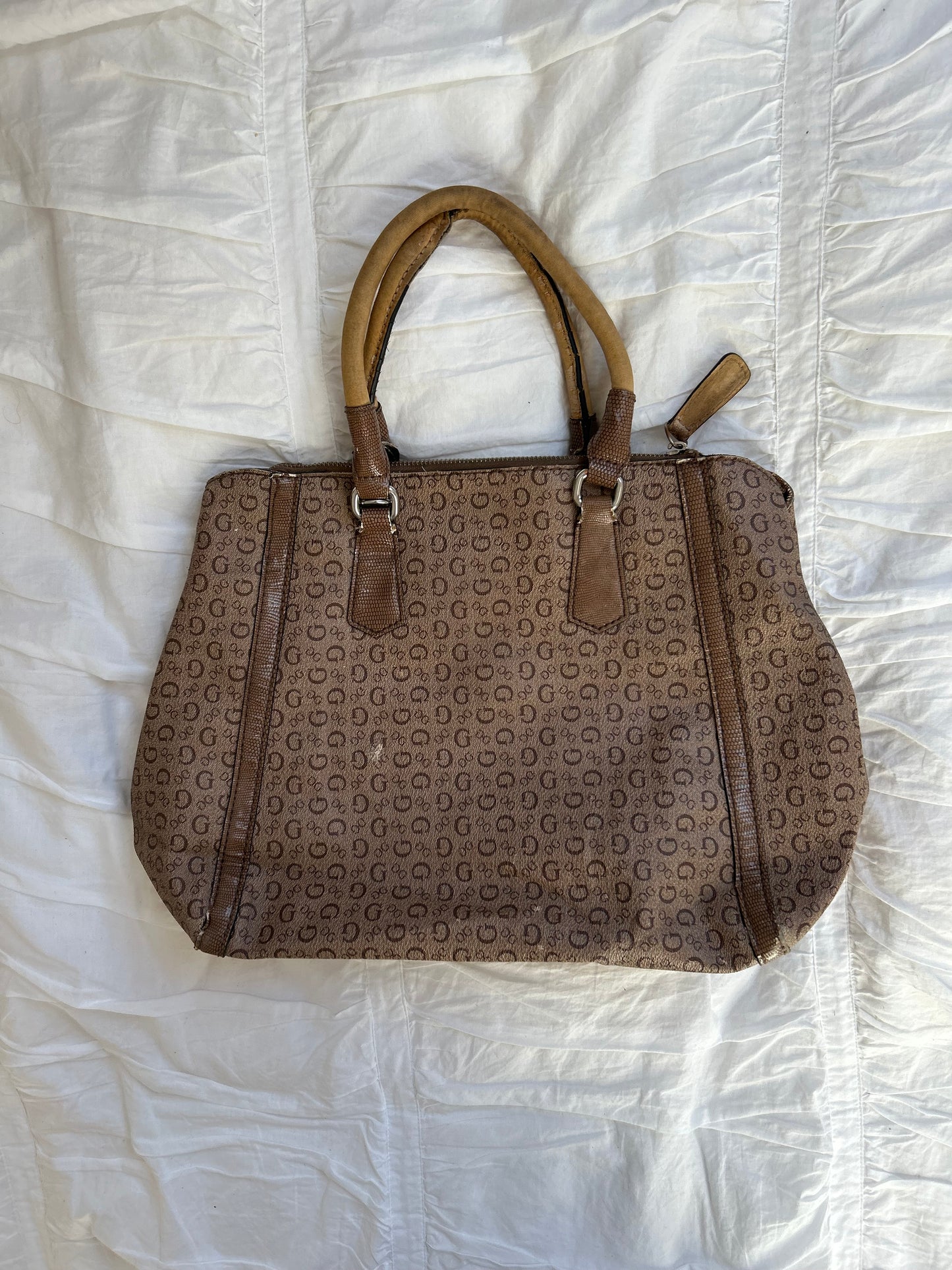 Vintage Guess Handtasche Metallic-Details & Logo-Print