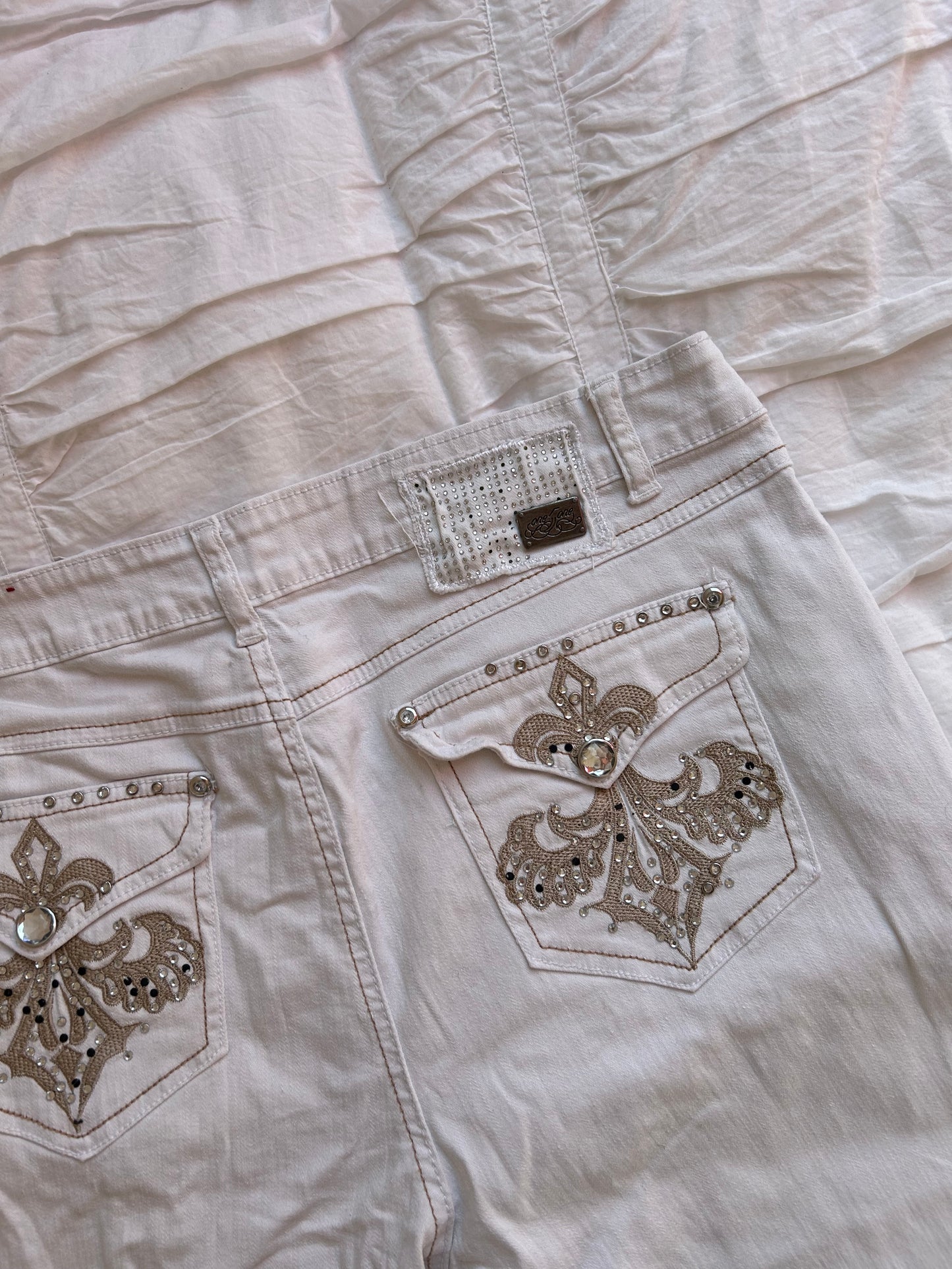 Vintage One 5 One Flare Jeans – Ornate Fleur-de-lis & Strass