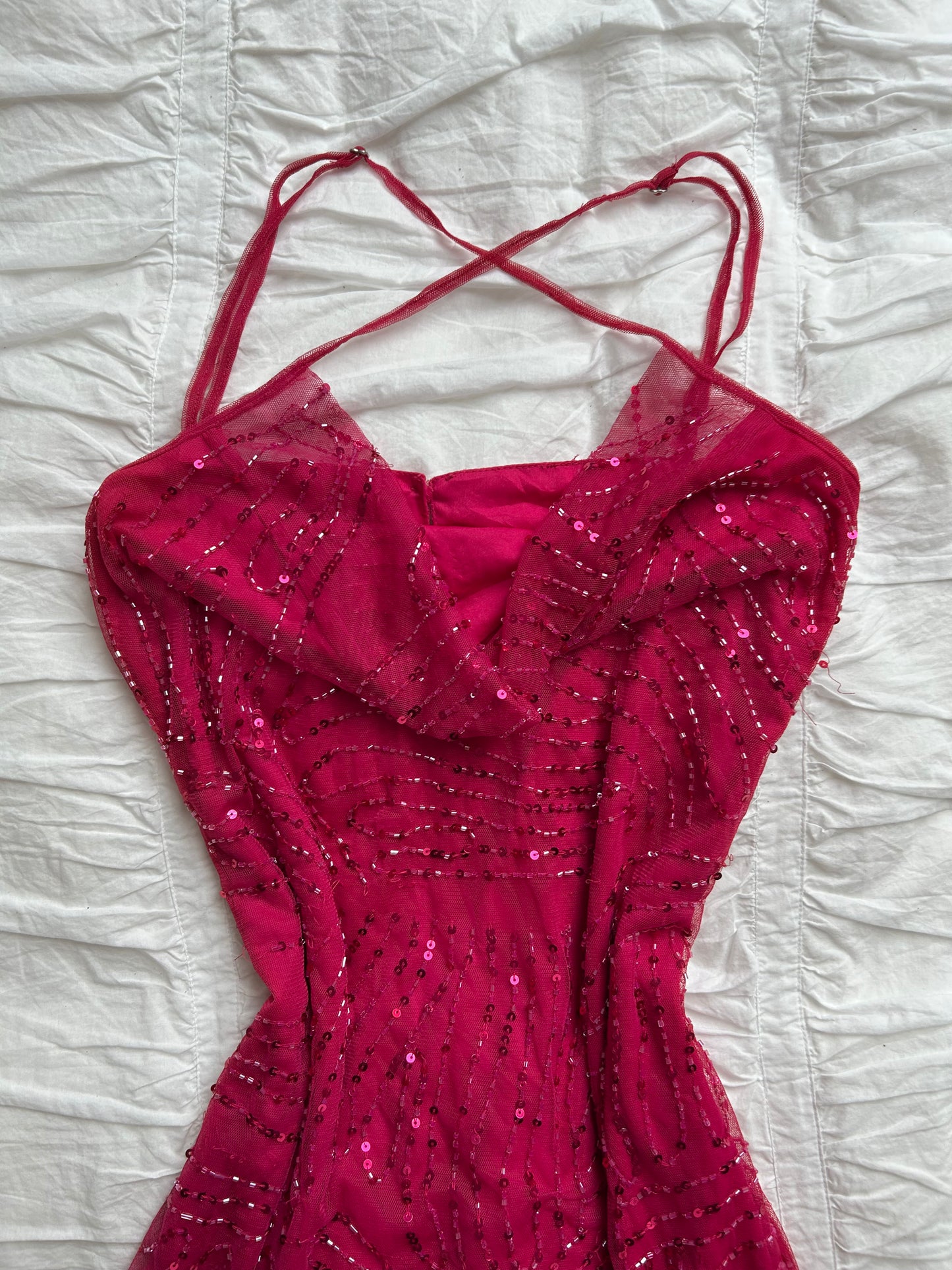 Elegantes Pink Pailletten-Minikleid mit Wasserfall-Ausschnitt