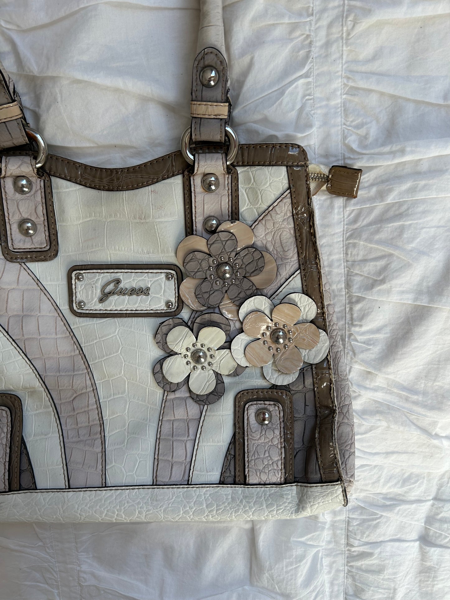 Vintage Guess Handtasche Romantisches Blumen-Design