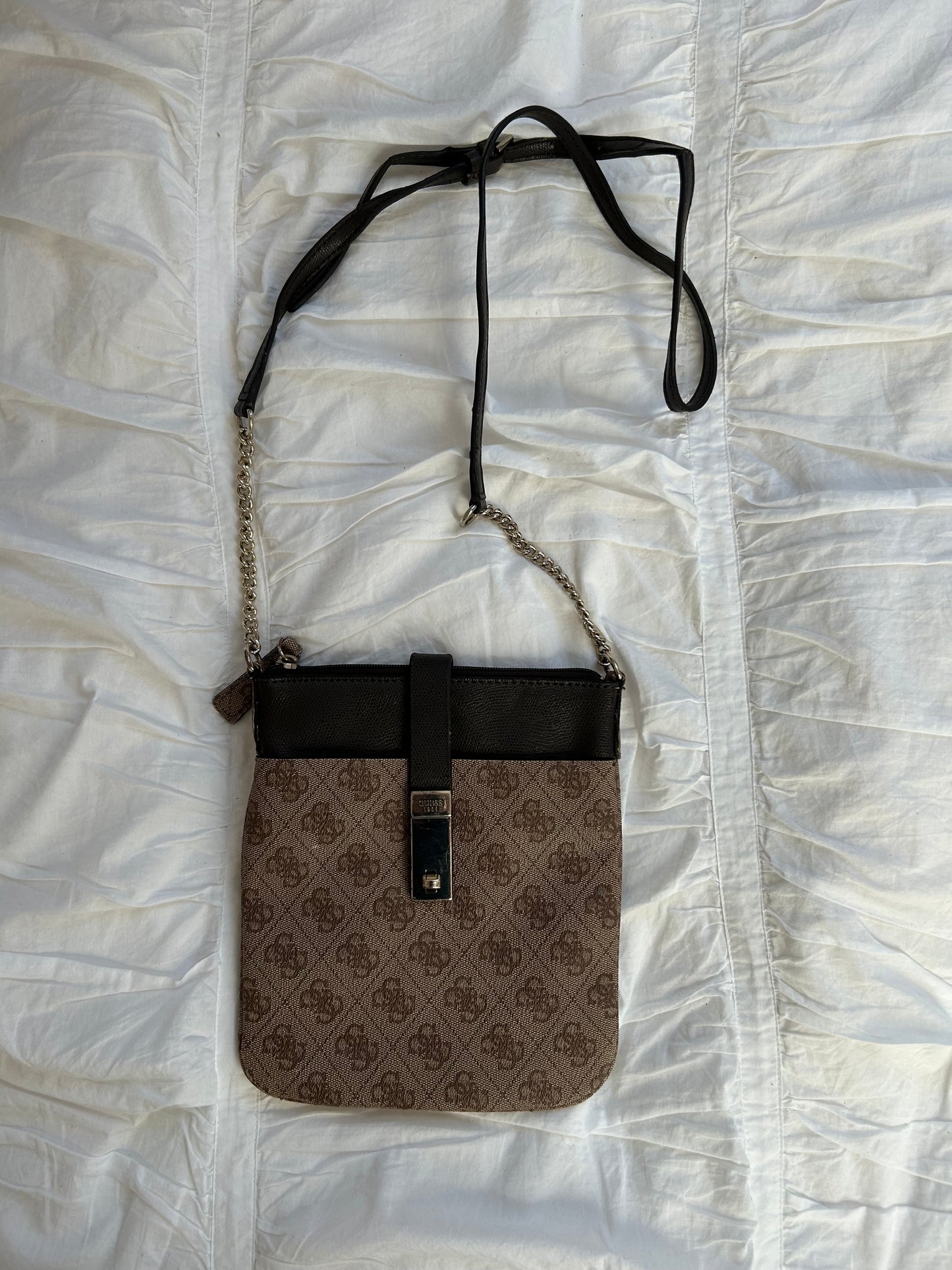 Vintage Guess Crossbody Tasche Klassischer Logo-Print