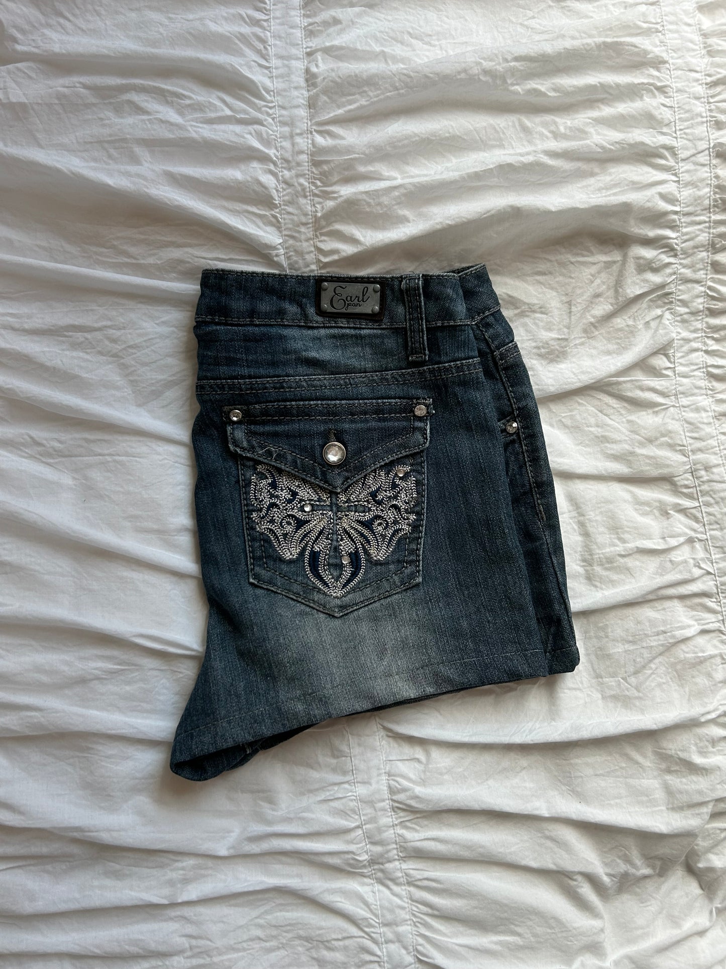 Vintage Earl Jean Denim Shorts mit Stickereien & Strass