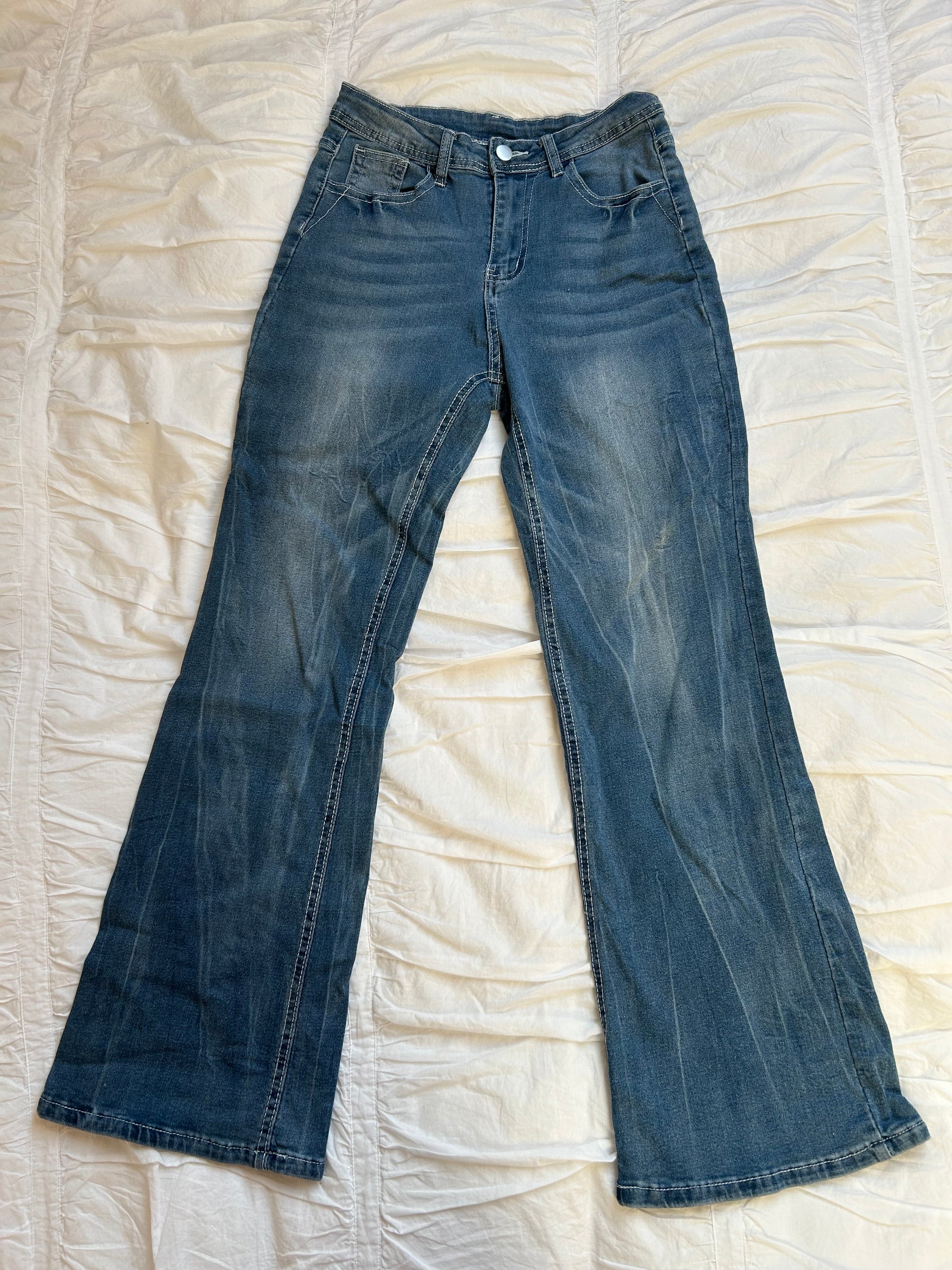 Vintage Y2K Flare Jeans – Angel Wings & Arrow Stickerei-Still Alive