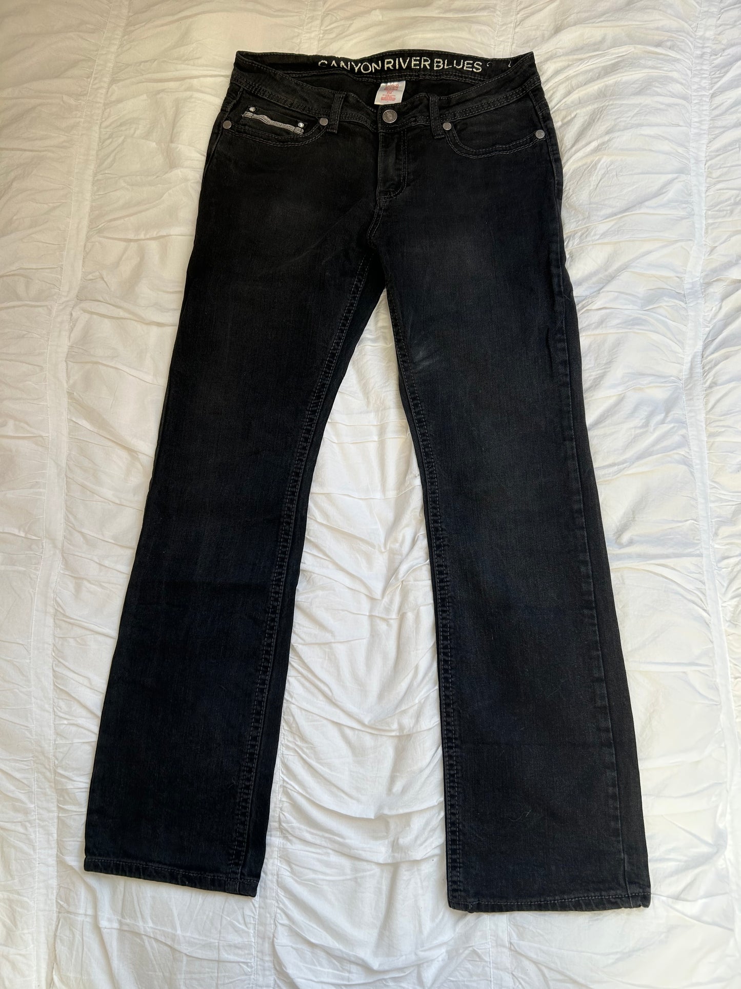 Vintage Canyon River Blues Jeans – Ornament-Stickerei & Strass-Still Alive