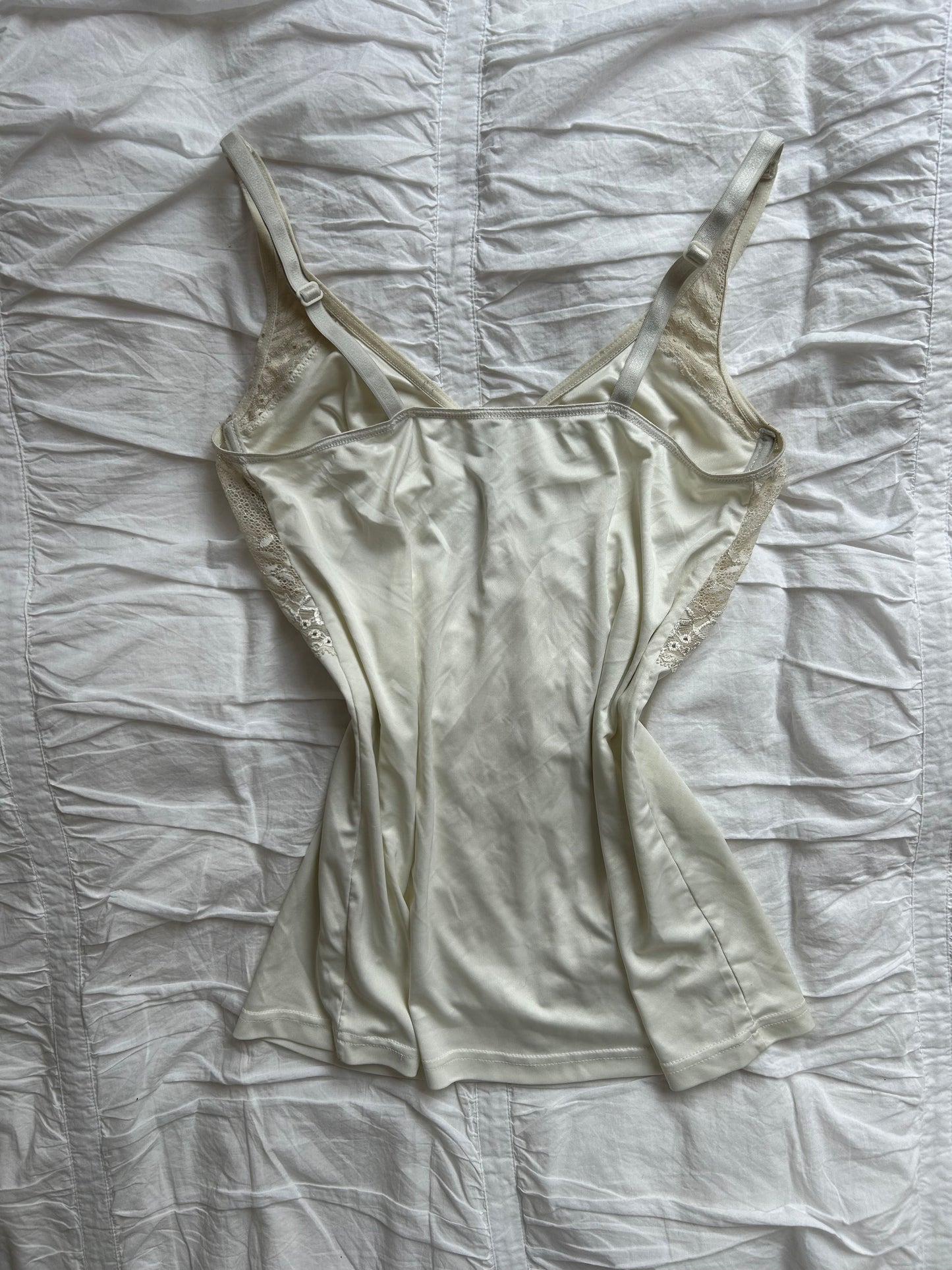 Spitzen-Camisole – Satin & Romantik